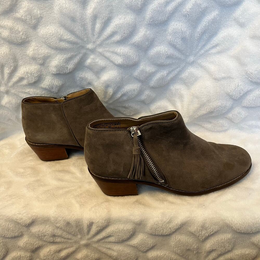 Vionic gray faux suede block heel size 6.5 with side zipper preowned excellent